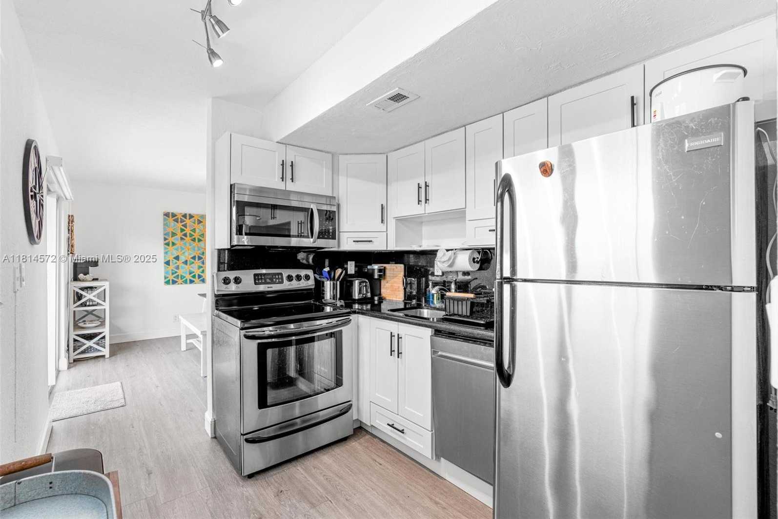 Small Image of 1370 NORTH EAST 40TH DR, Oakland Park Number 10