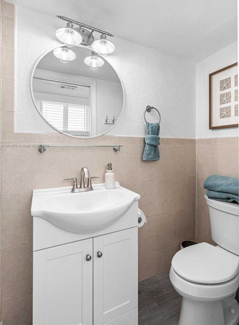 Small Image of 1370 NORTH EAST 40TH DR, Oakland Park Number 14