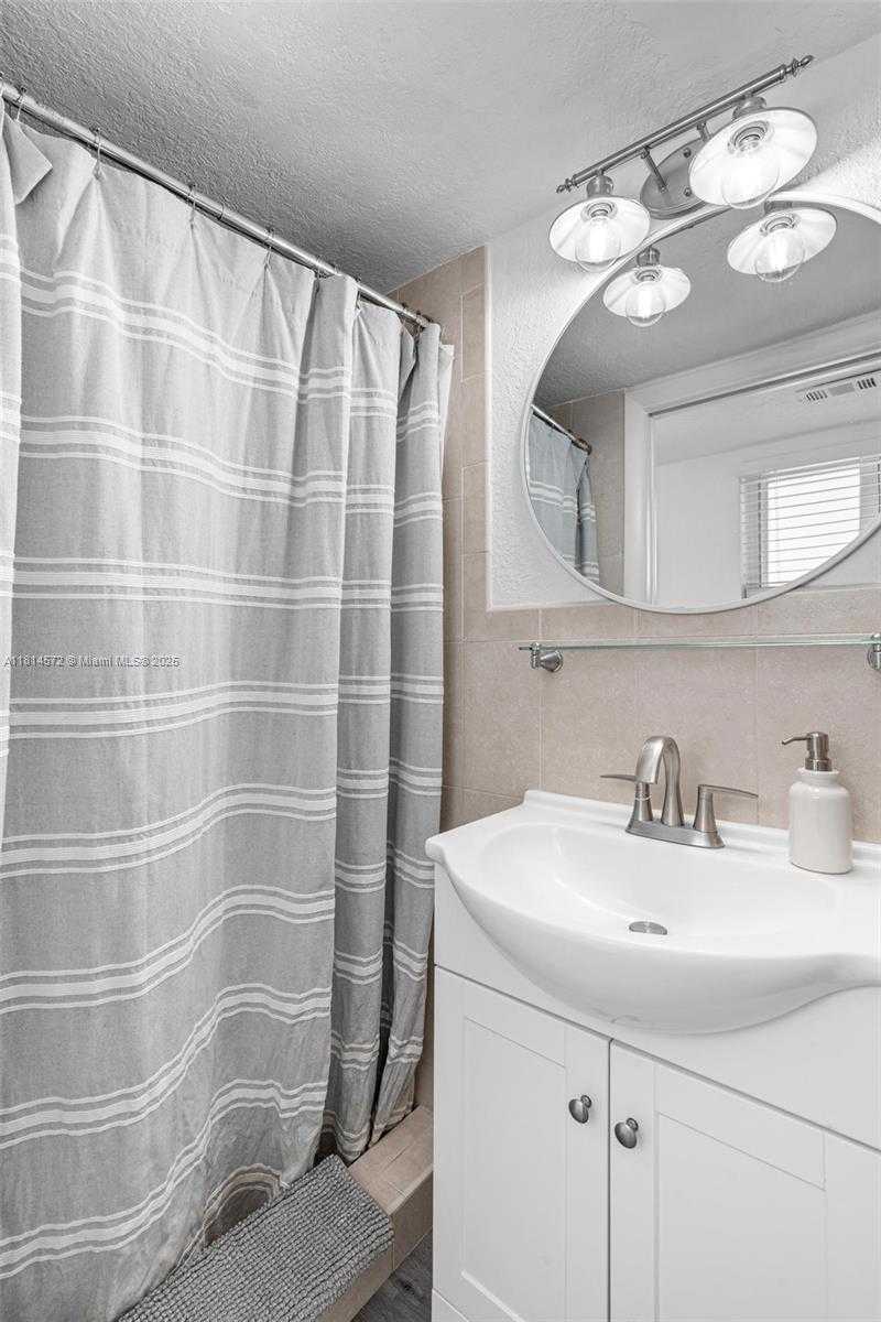Small Image of 1370 NORTH EAST 40TH DR, Oakland Park Number 15