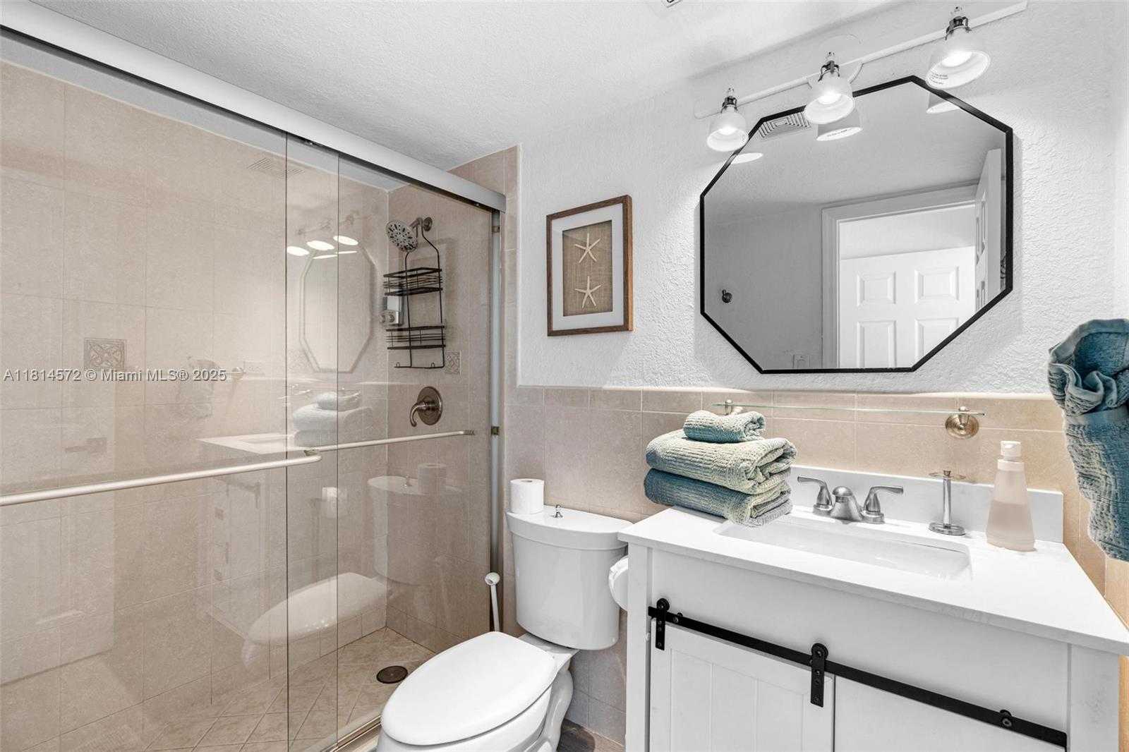 Small Image of 1370 NORTH EAST 40TH DR, Oakland Park Number 16