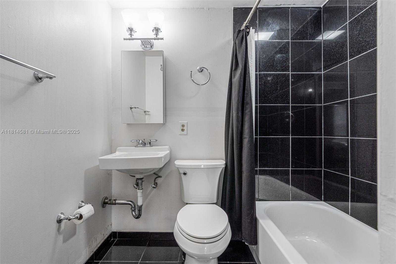 Small Image of 1728 NORTH EAST 179TH ST, North Miami Beach Number 14