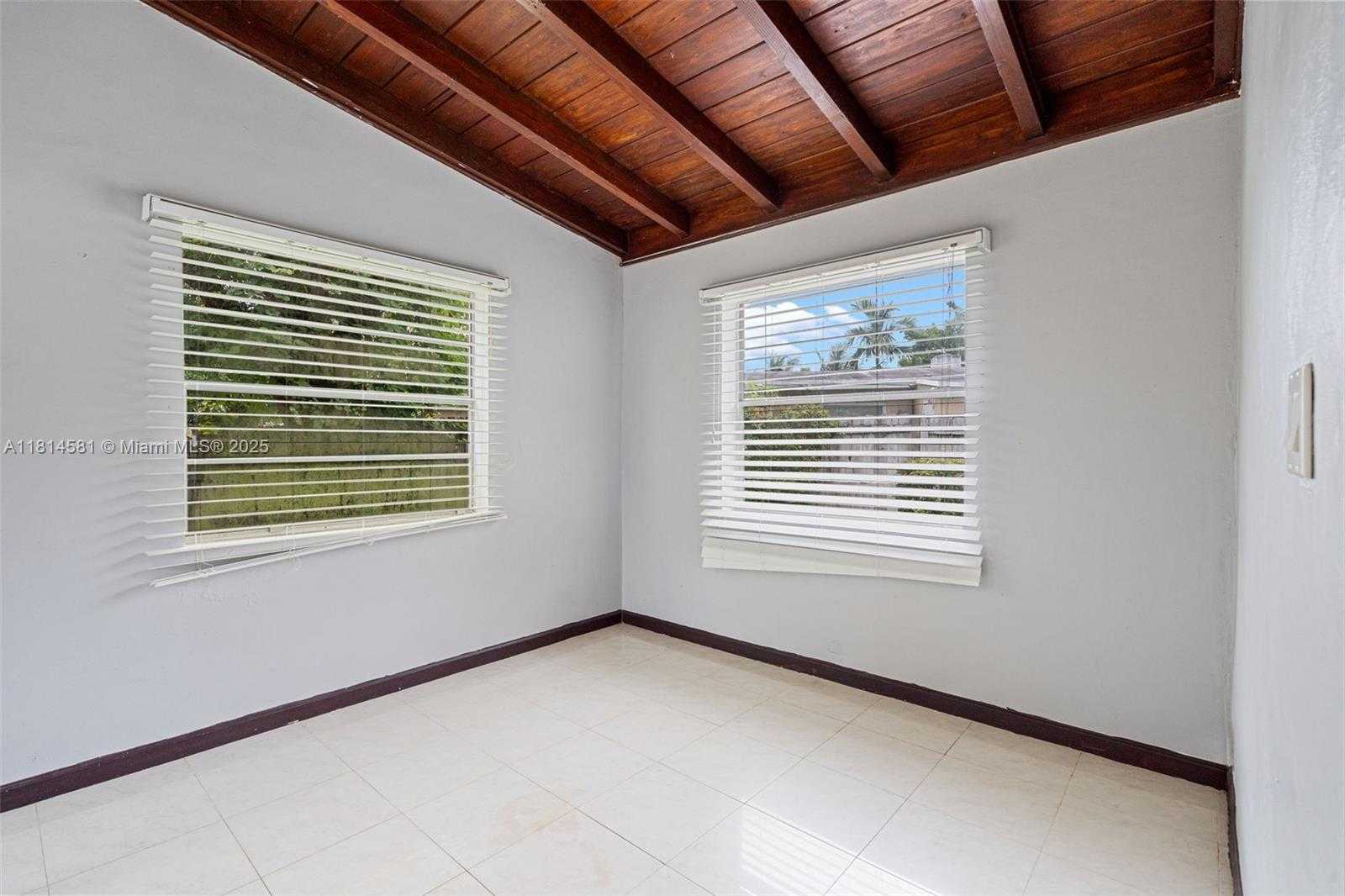 Small Image of 1728 NORTH EAST 179TH ST, North Miami Beach Number 15