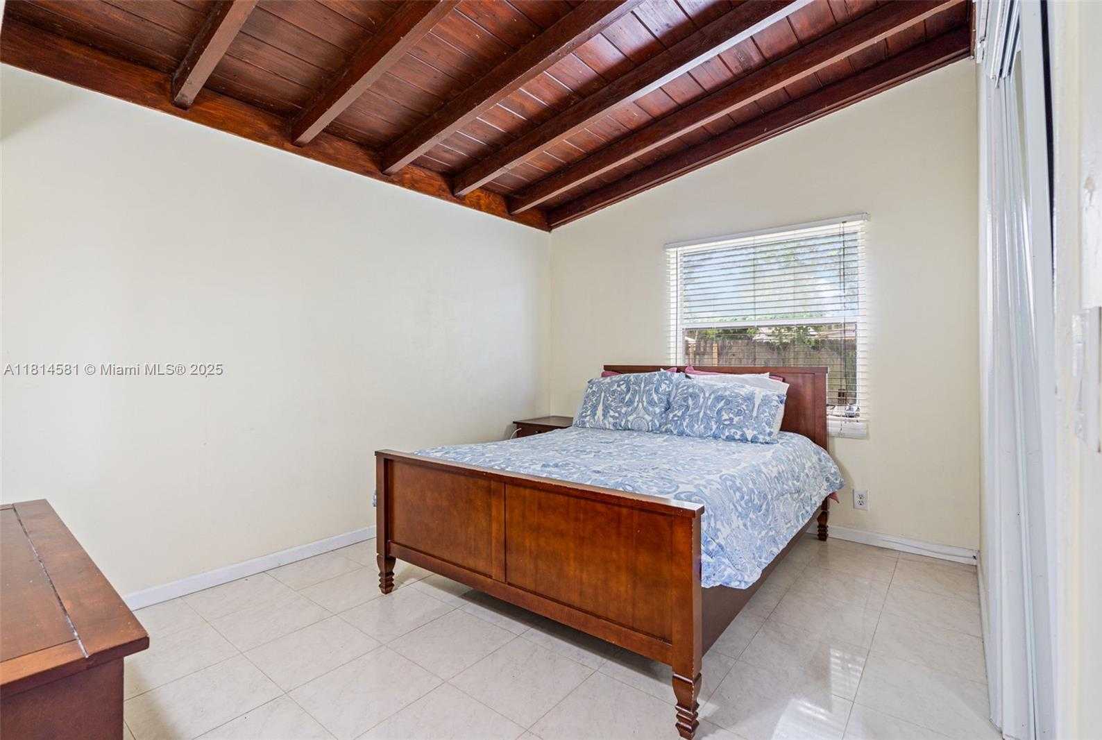 Small Image of 1728 NORTH EAST 179TH ST, North Miami Beach Number 18