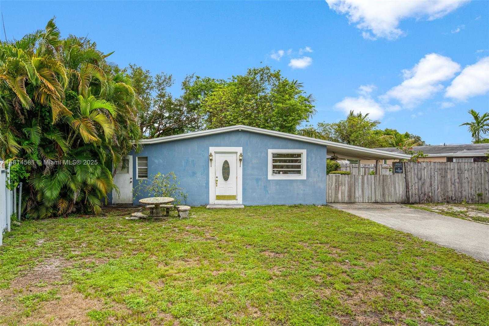 Small Image of 1728 NORTH EAST 179TH ST, North Miami Beach Number 3