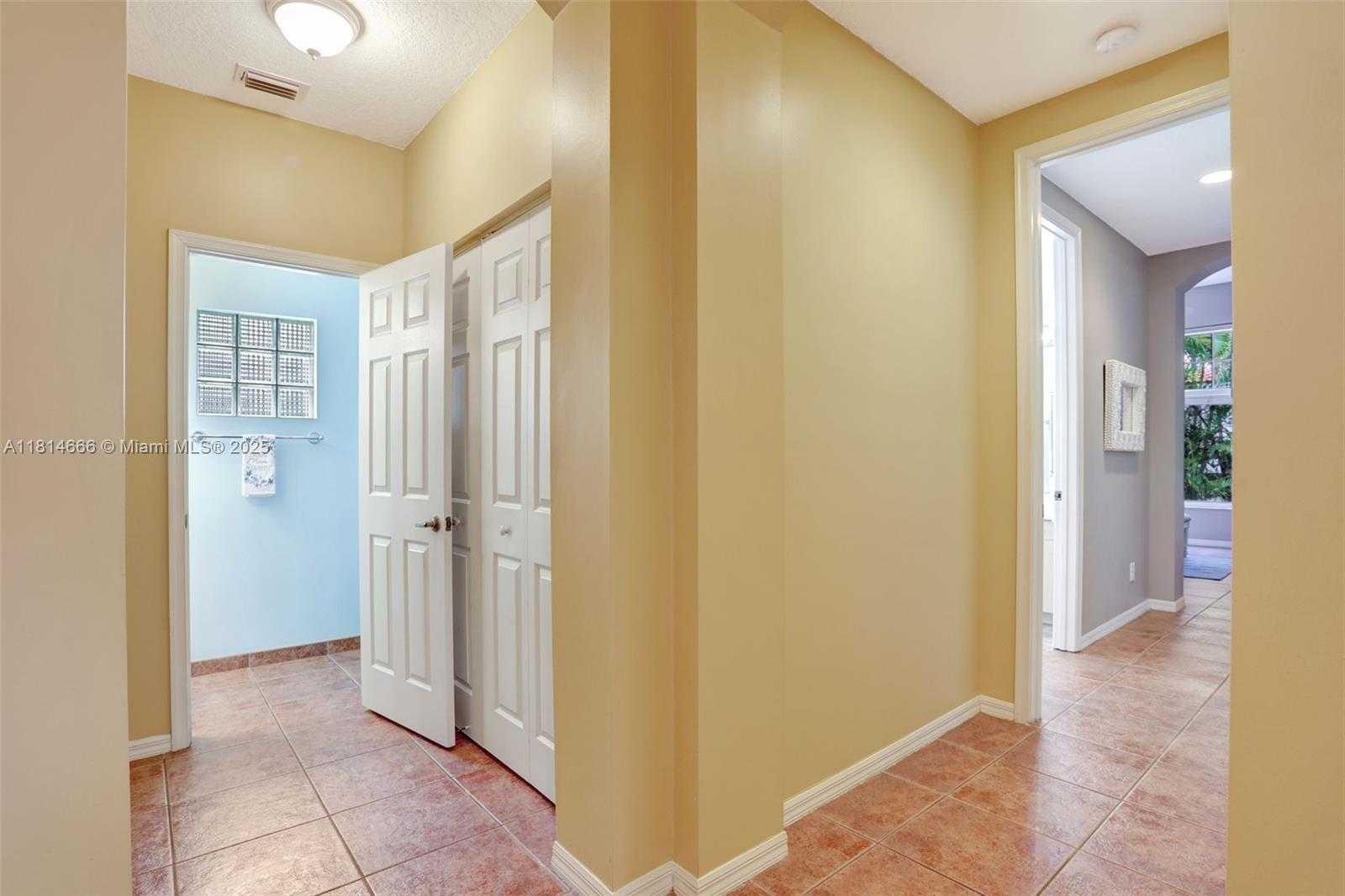 Small Image of 3708 COCO LAKE DR, Coconut Creek Number 23