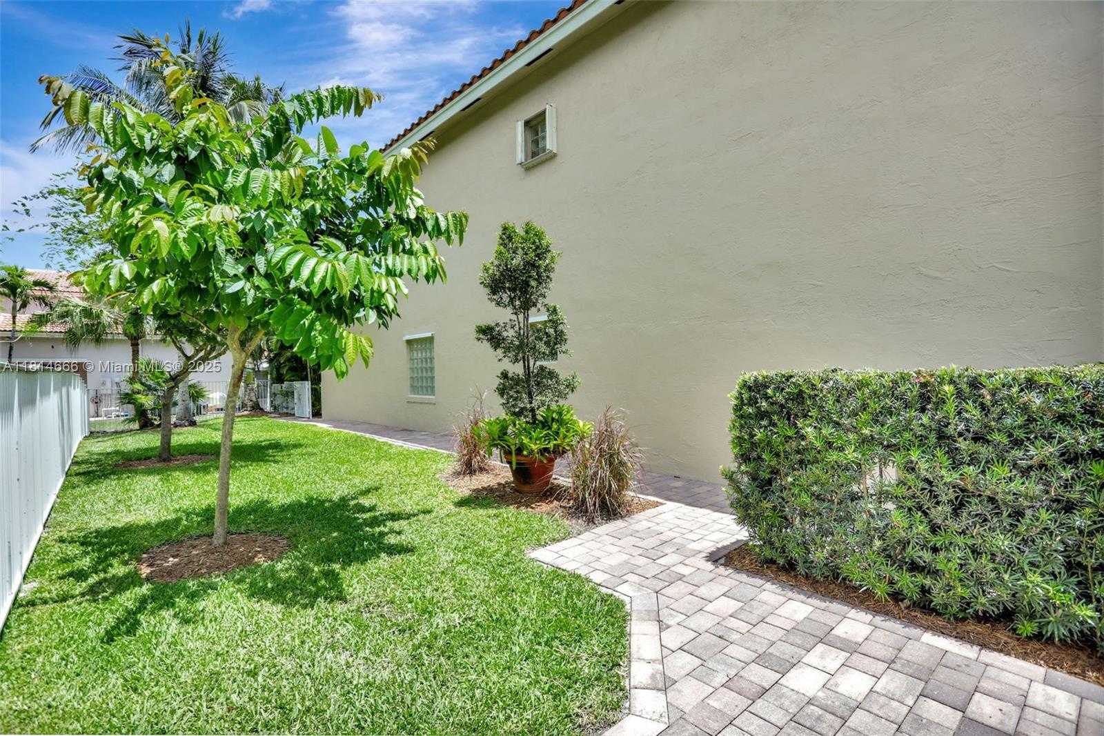 Small Image of 3708 COCO LAKE DR, Coconut Creek Number 47