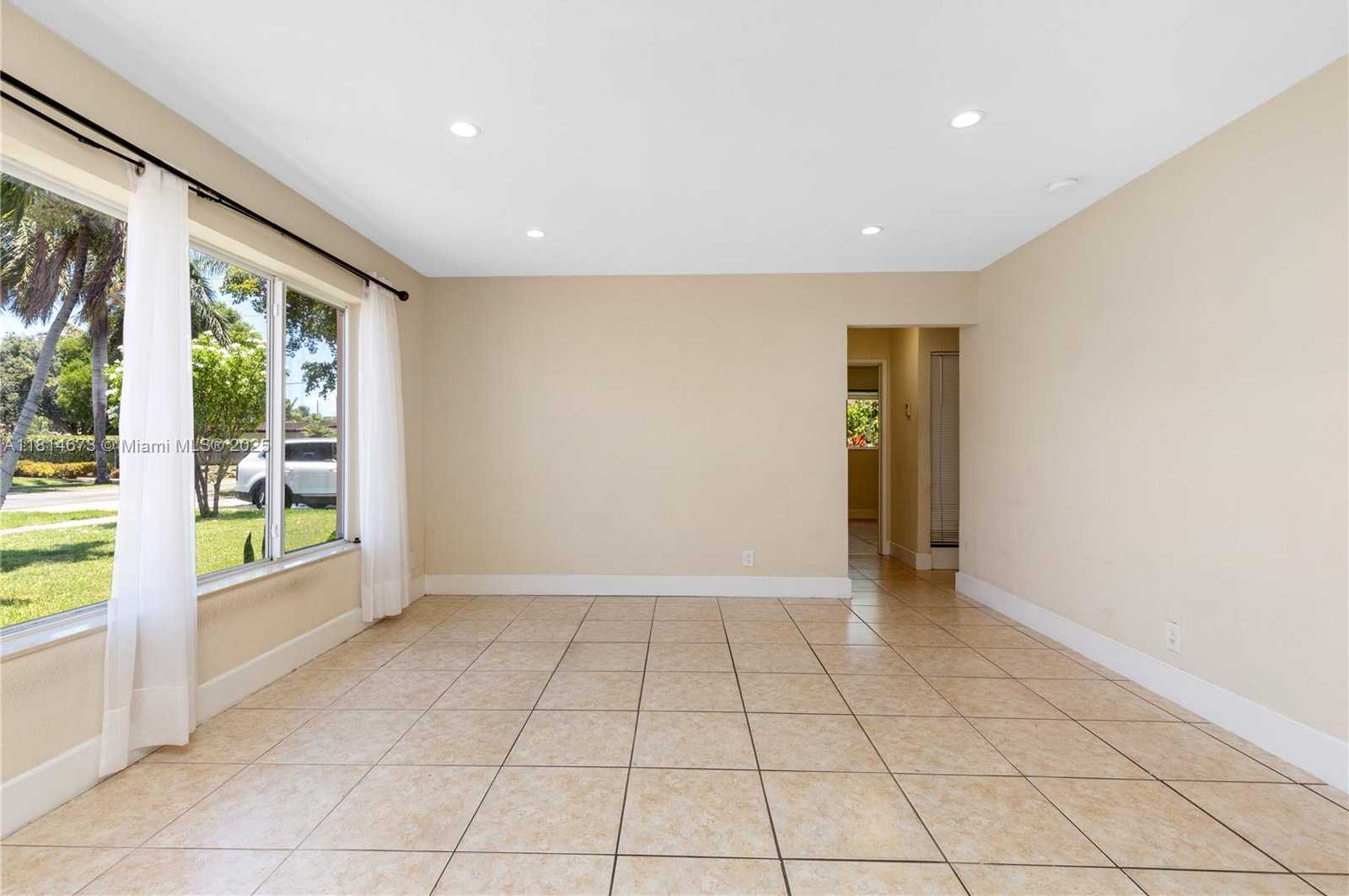 Small Image of 918 NORTH EAST 6TH ST, Hallandale Beach Number 2