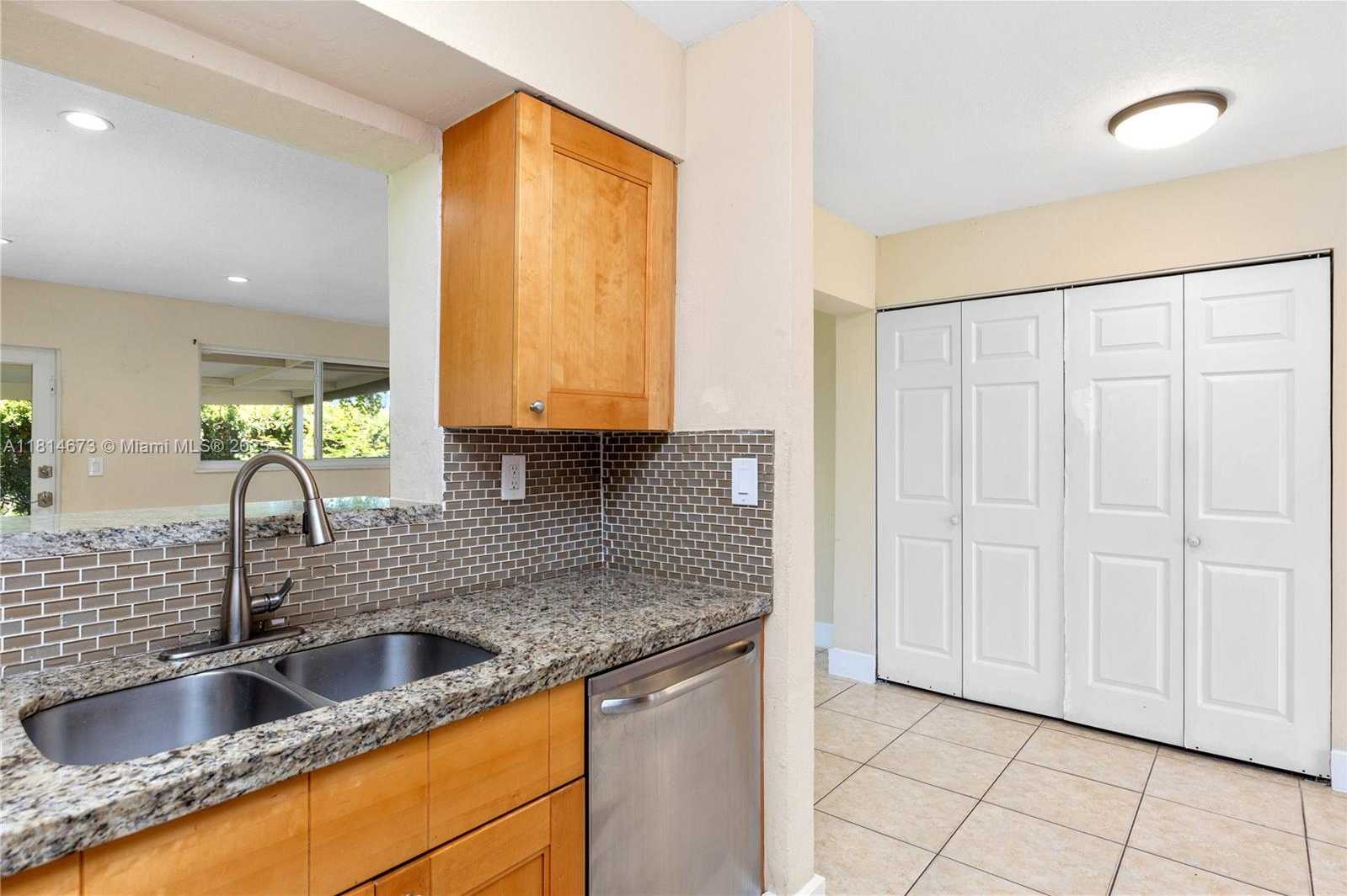 Small Image of 918 NORTH EAST 6TH ST, Hallandale Beach Number 21