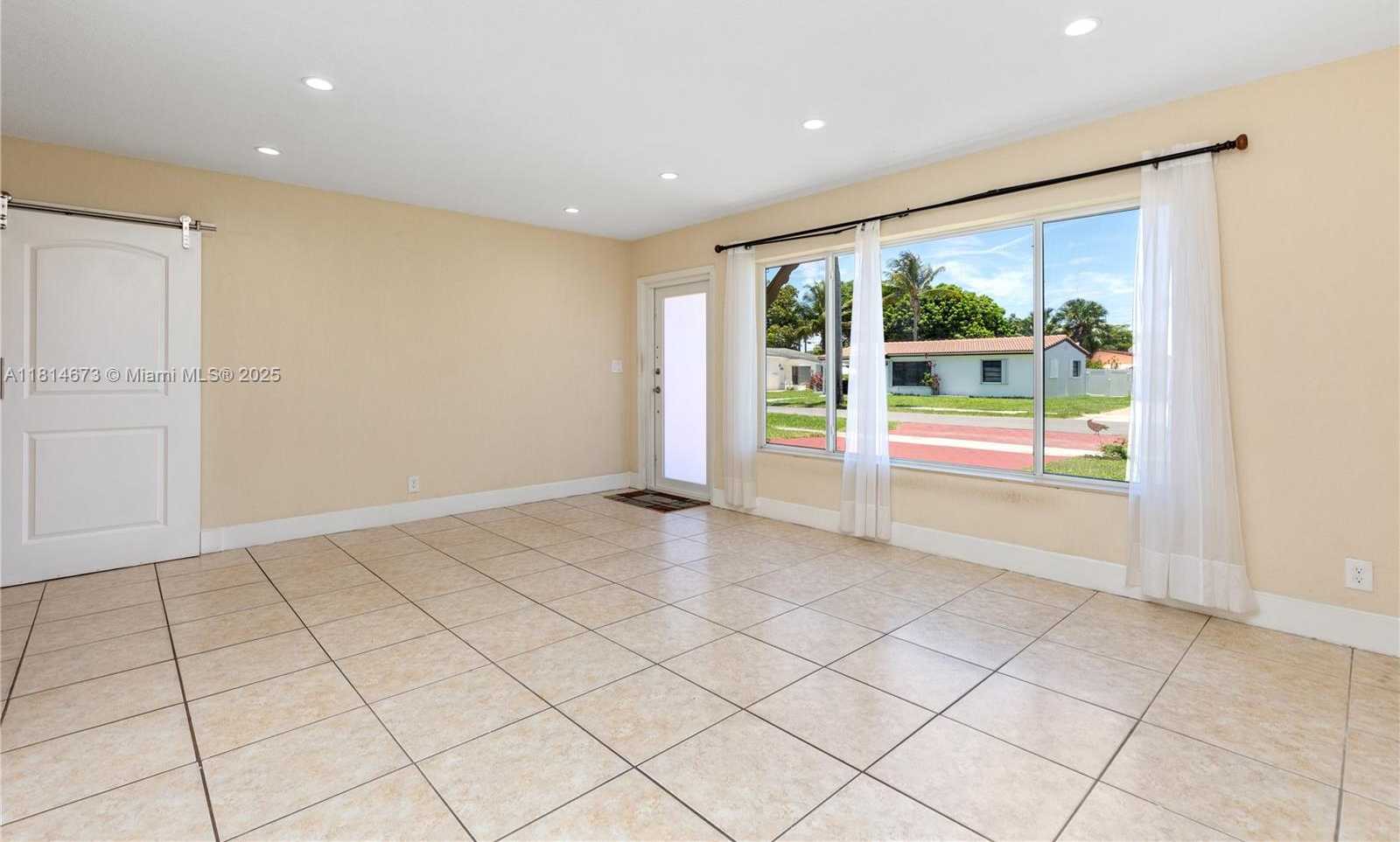 Small Image of 918 NORTH EAST 6TH ST, Hallandale Beach Number 3