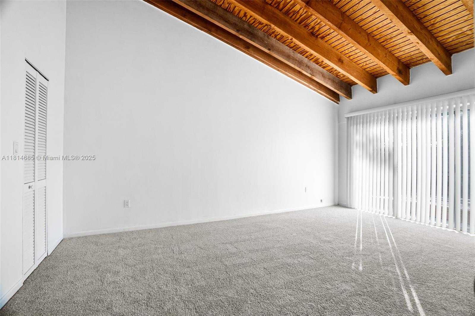 Small Image of 10300 LAUREL CT, Pembroke Pines Number 11