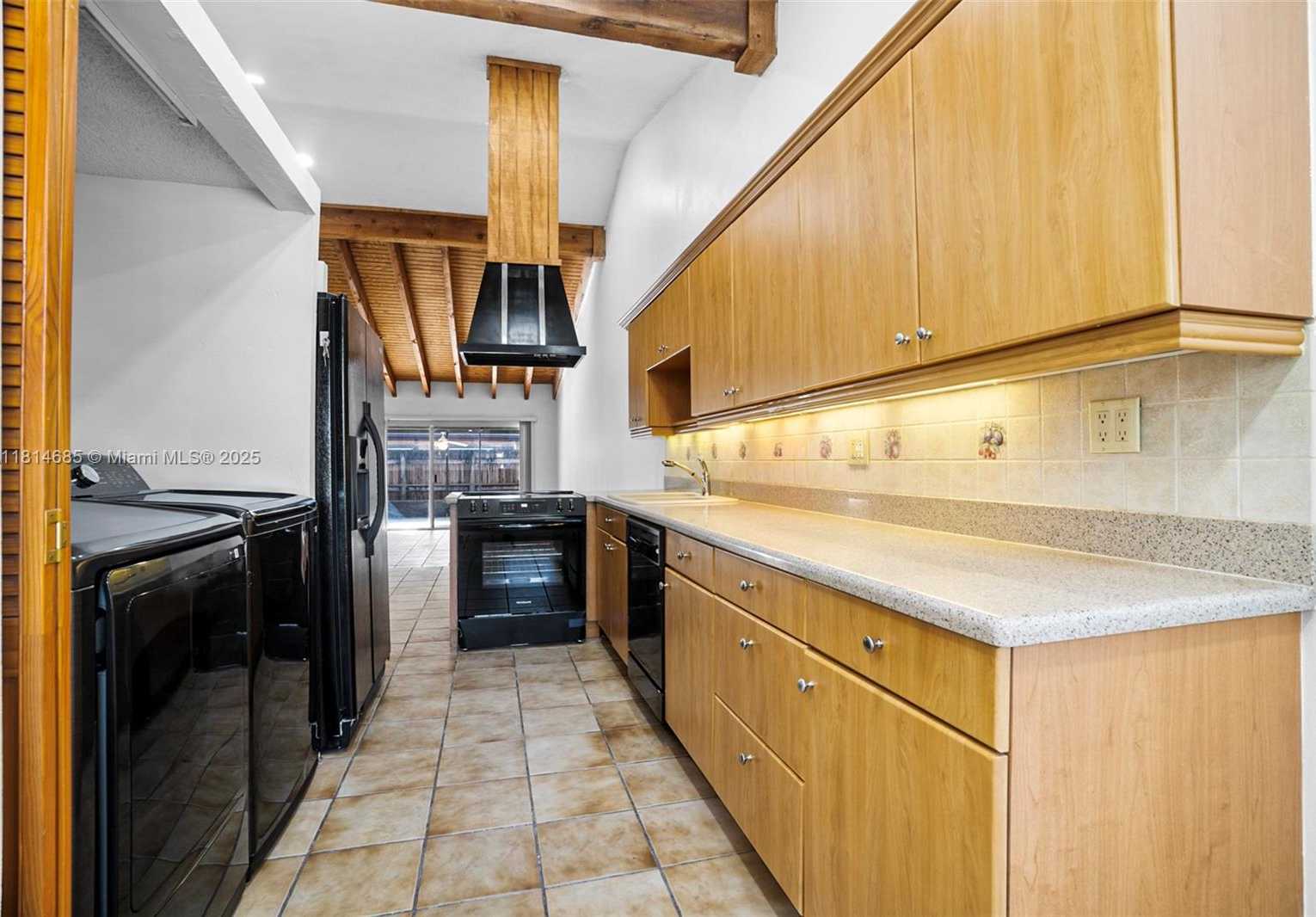 Small Image of 10300 LAUREL CT, Pembroke Pines Number 15