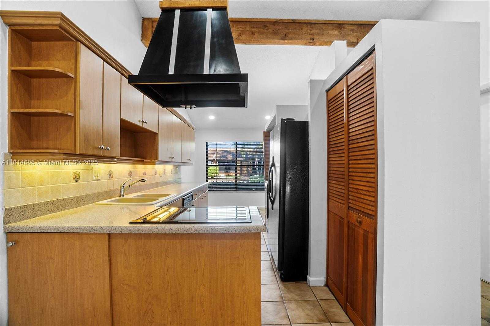 Small Image of 10300 LAUREL CT, Pembroke Pines Number 16
