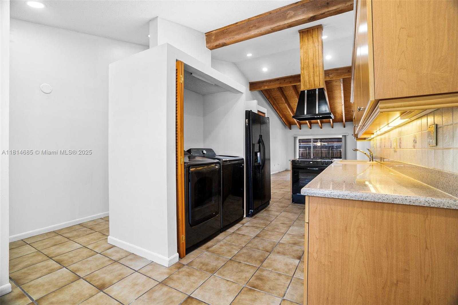 Small Image of 10300 LAUREL CT, Pembroke Pines Number 17