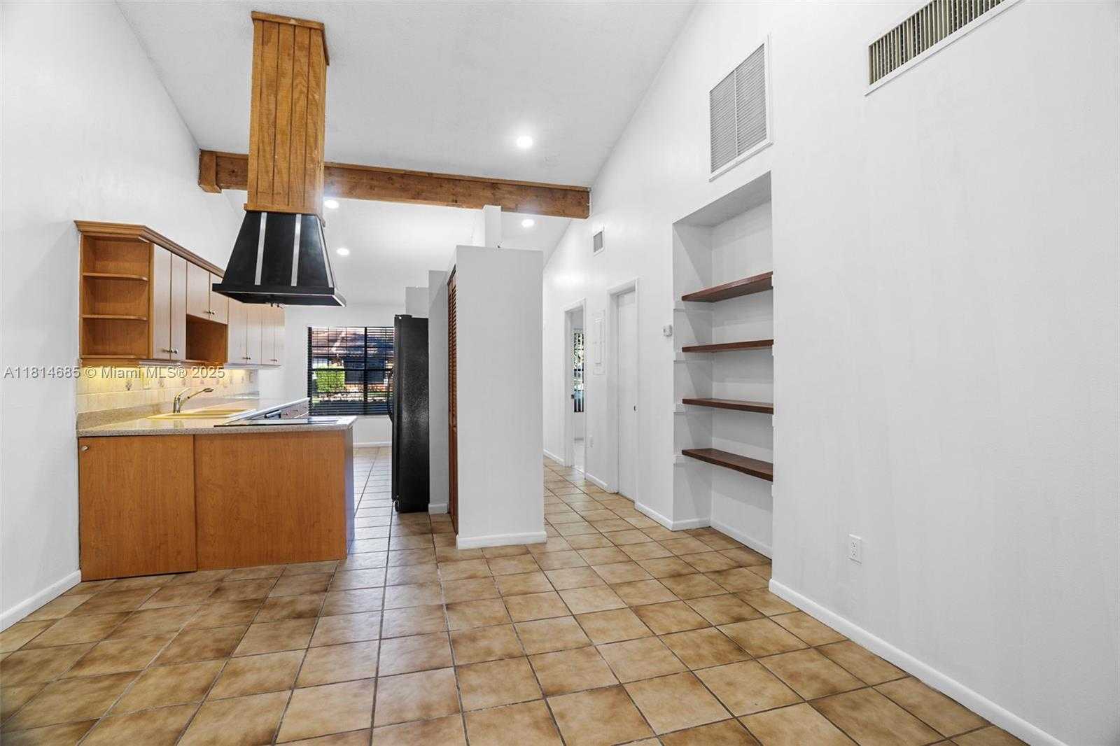 Small Image of 10300 LAUREL CT, Pembroke Pines Number 18