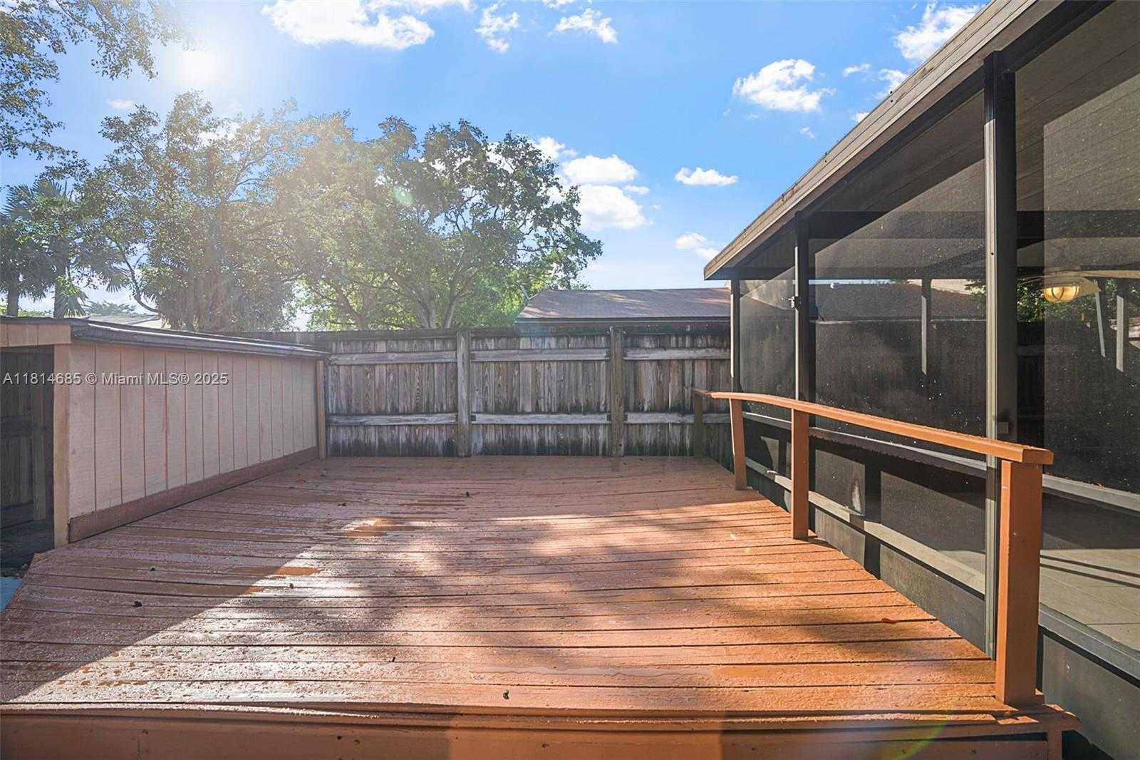 Small Image of 10300 LAUREL CT, Pembroke Pines Number 22