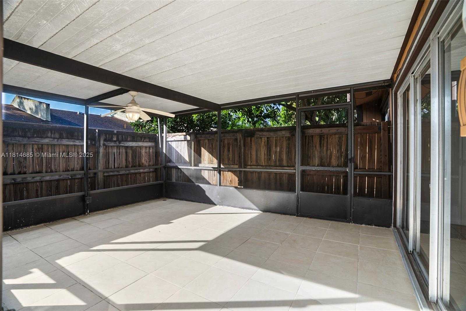 Small Image of 10300 LAUREL CT, Pembroke Pines Number 23