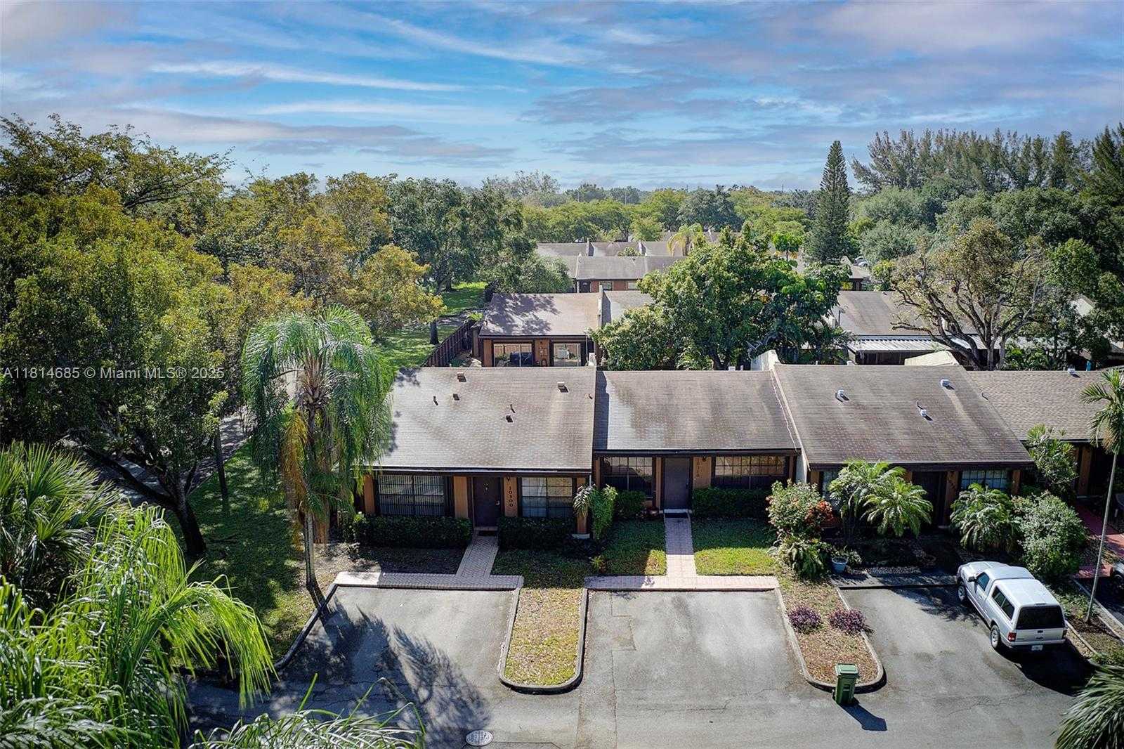 Small Image of 10300 LAUREL CT, Pembroke Pines Number 30