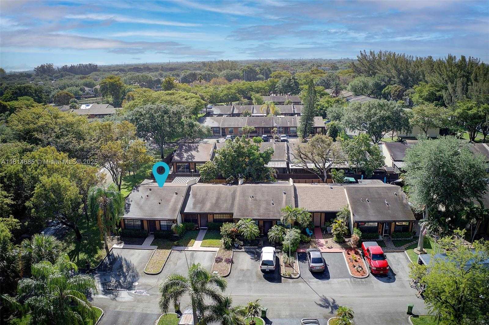 Small Image of 10300 LAUREL CT, Pembroke Pines Number 31