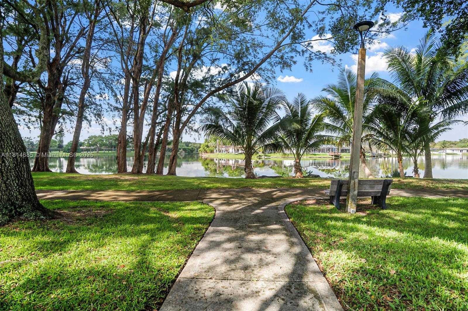 Small Image of 10300 LAUREL CT, Pembroke Pines Number 37