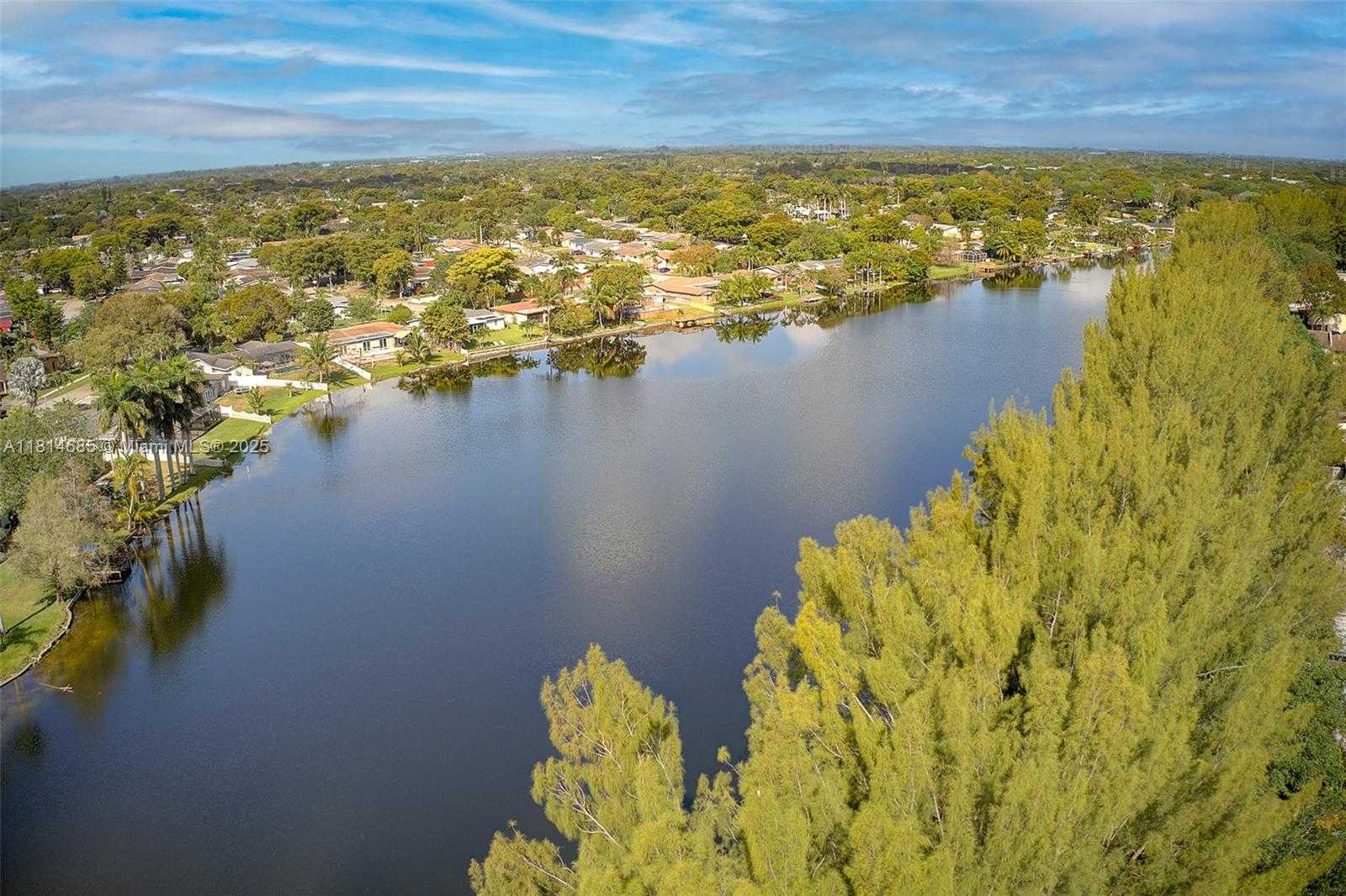 Small Image of 10300 LAUREL CT, Pembroke Pines Number 39