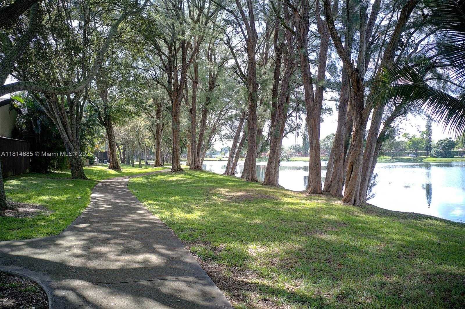 Small Image of 10300 LAUREL CT, Pembroke Pines Number 40
