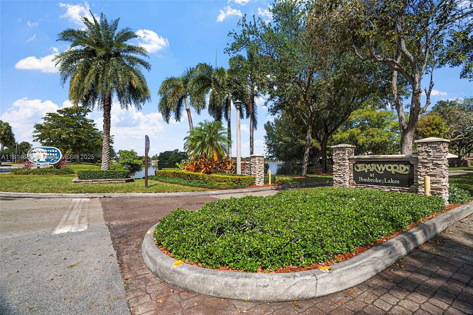 Small Image of 10300 LAUREL CT, Pembroke Pines Number 41