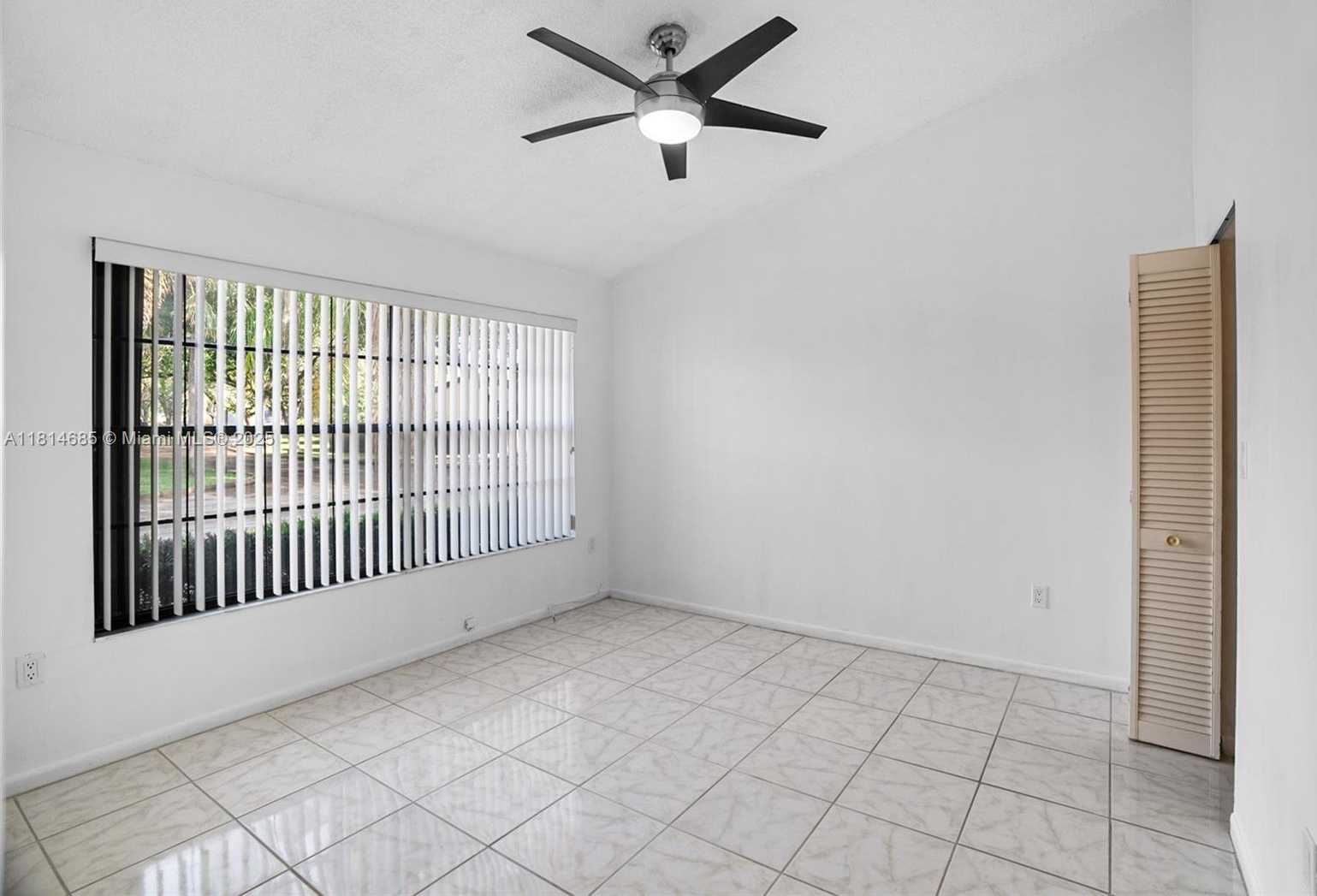 Small Image of 10300 LAUREL CT, Pembroke Pines Number 5