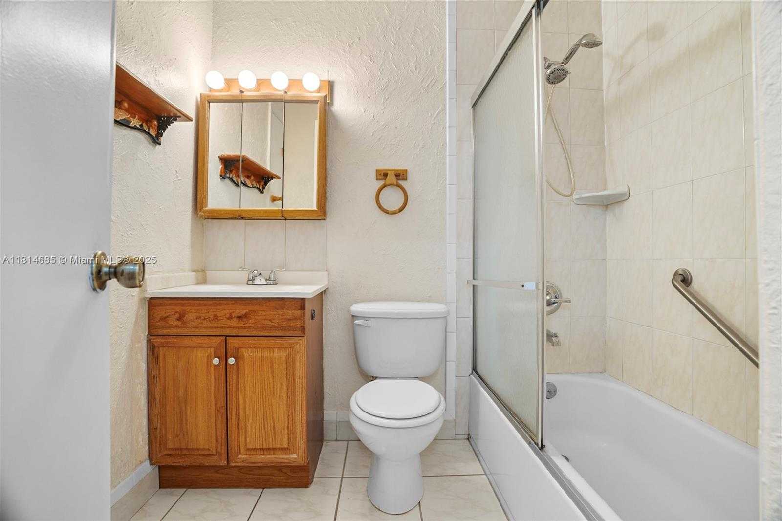 Small Image of 10300 LAUREL CT, Pembroke Pines Number 9
