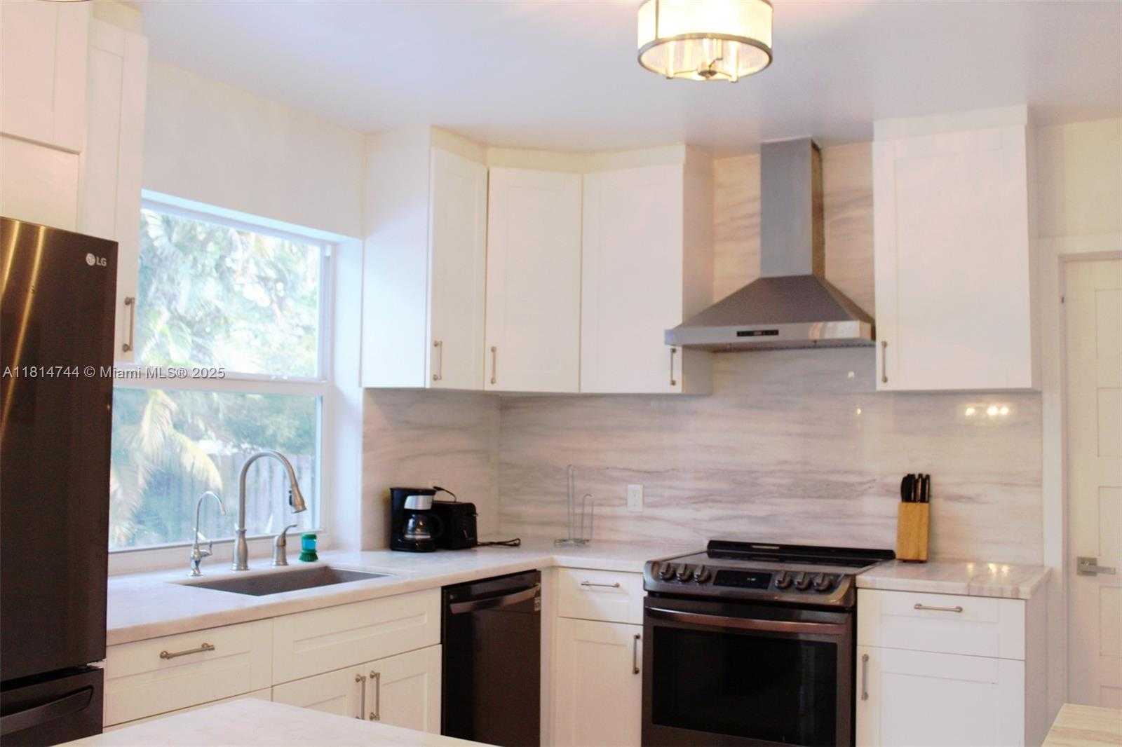 Small Image of 2700 SOUTH WEST 34TH AVE, Fort Lauderdale Number 13