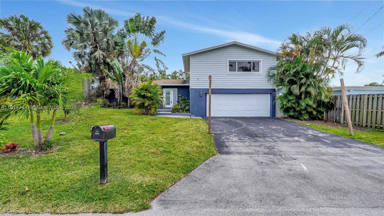 Small Image of 2700 SOUTH WEST 34TH AVE, Fort Lauderdale Number 2