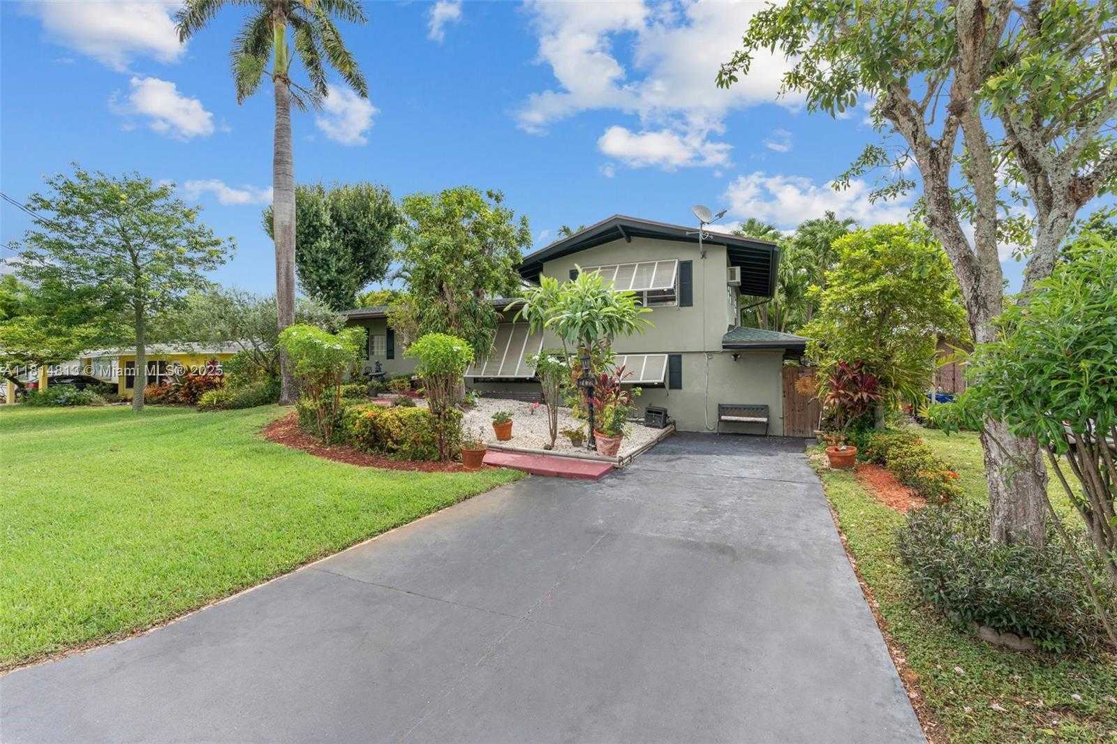 Small Image of 2472 ANDROS LN, Fort Lauderdale Number 2