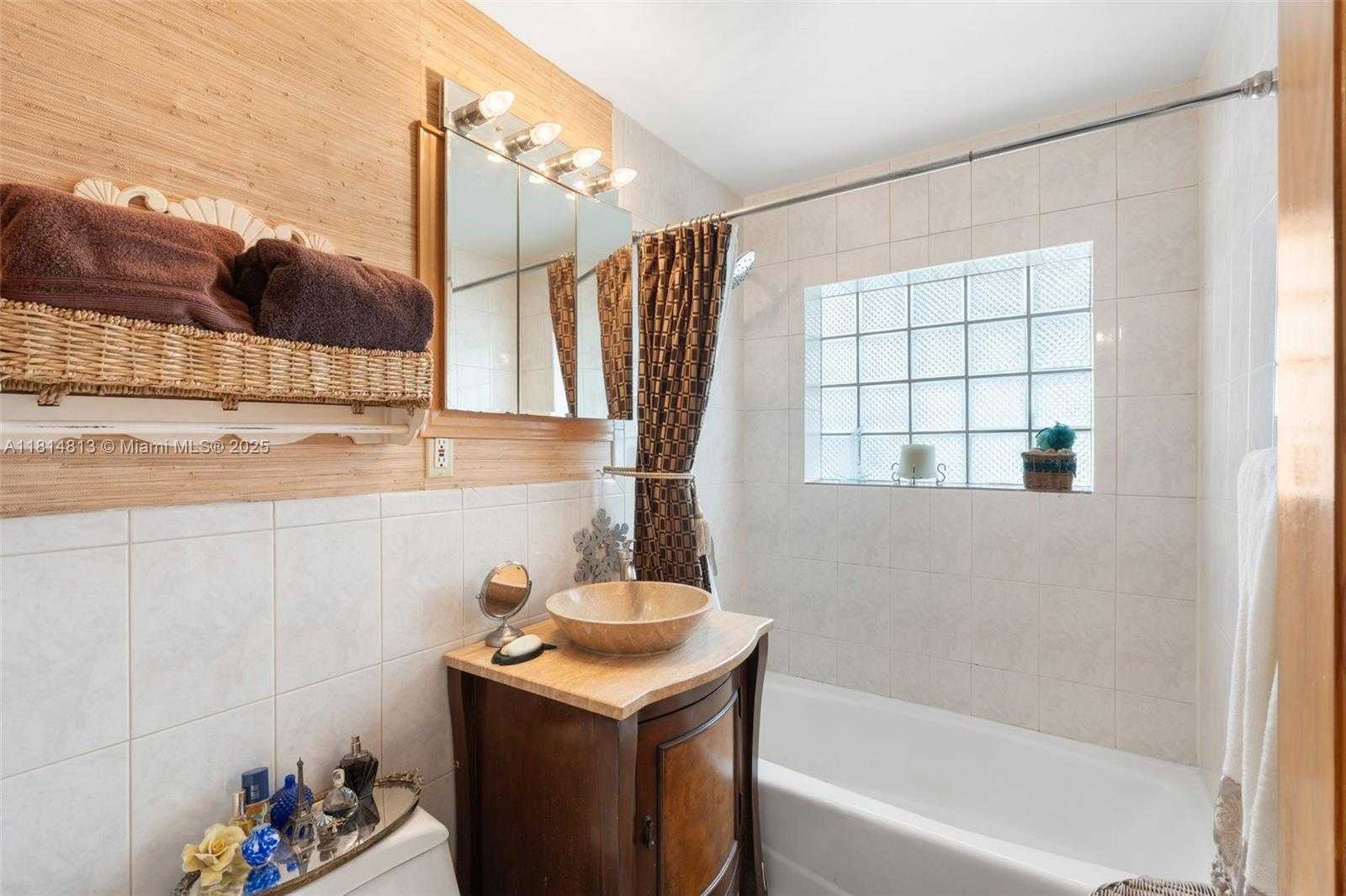 Small Image of 2472 ANDROS LN, Fort Lauderdale Number 26