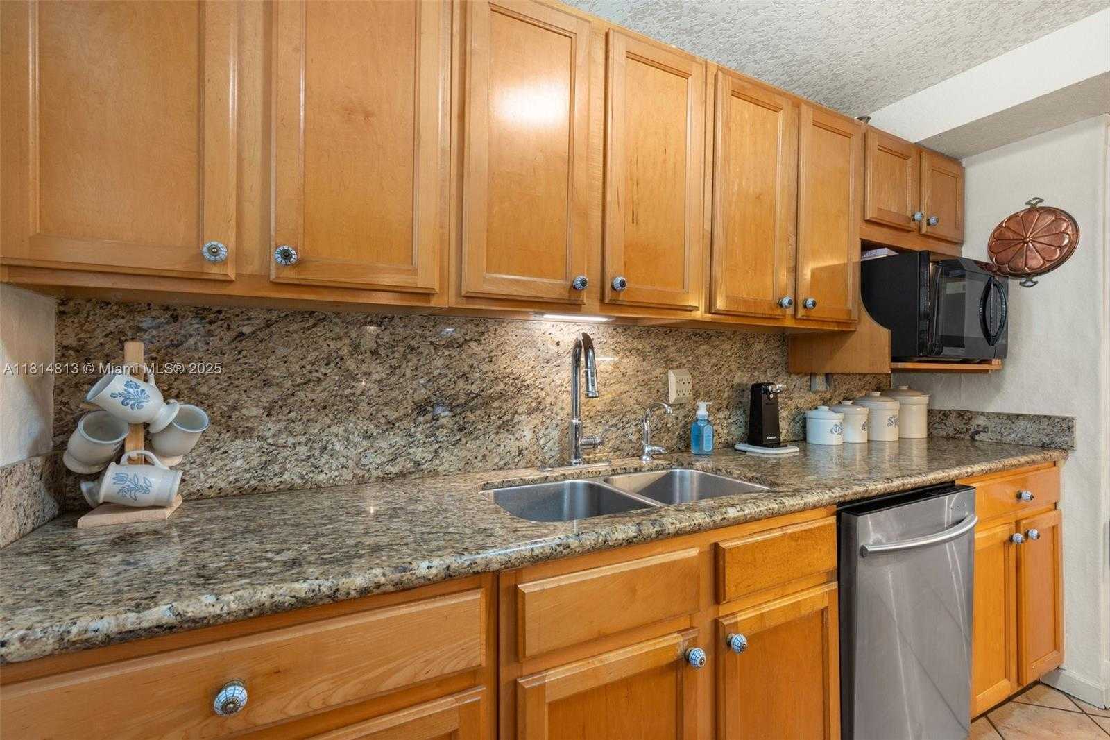Small Image of 2472 ANDROS LN, Fort Lauderdale Number 7
