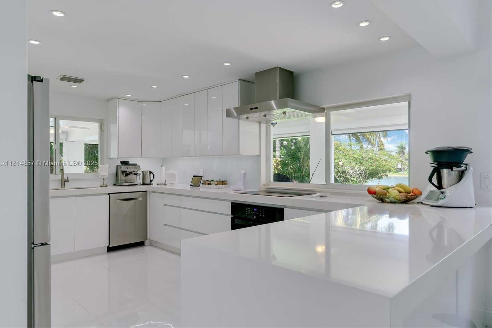 Small Image of 6681 SOUTH WEST 155TH AVE, Miami Number 21