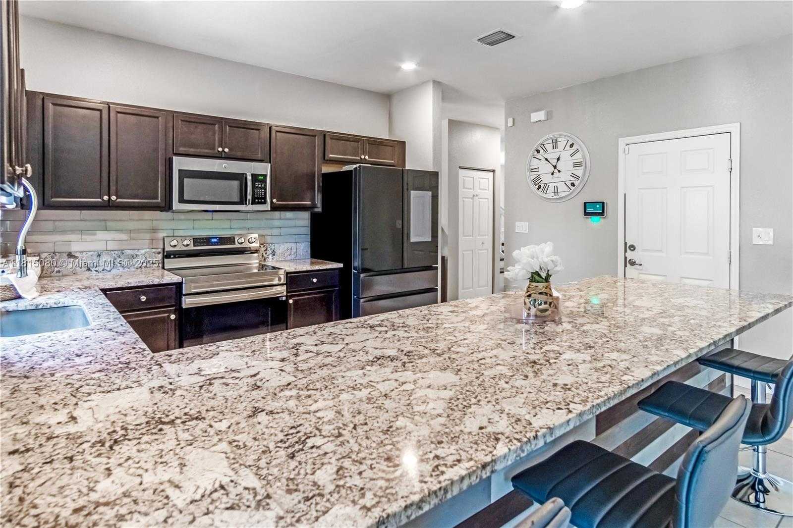 Small Image of 724 SOUTH EAST 37TH AVE, Homestead Number 2