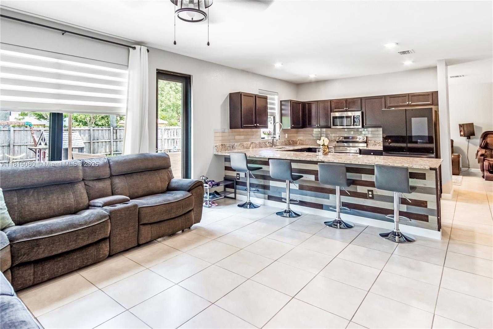 Small Image of 724 SOUTH EAST 37TH AVE, Homestead Number 5