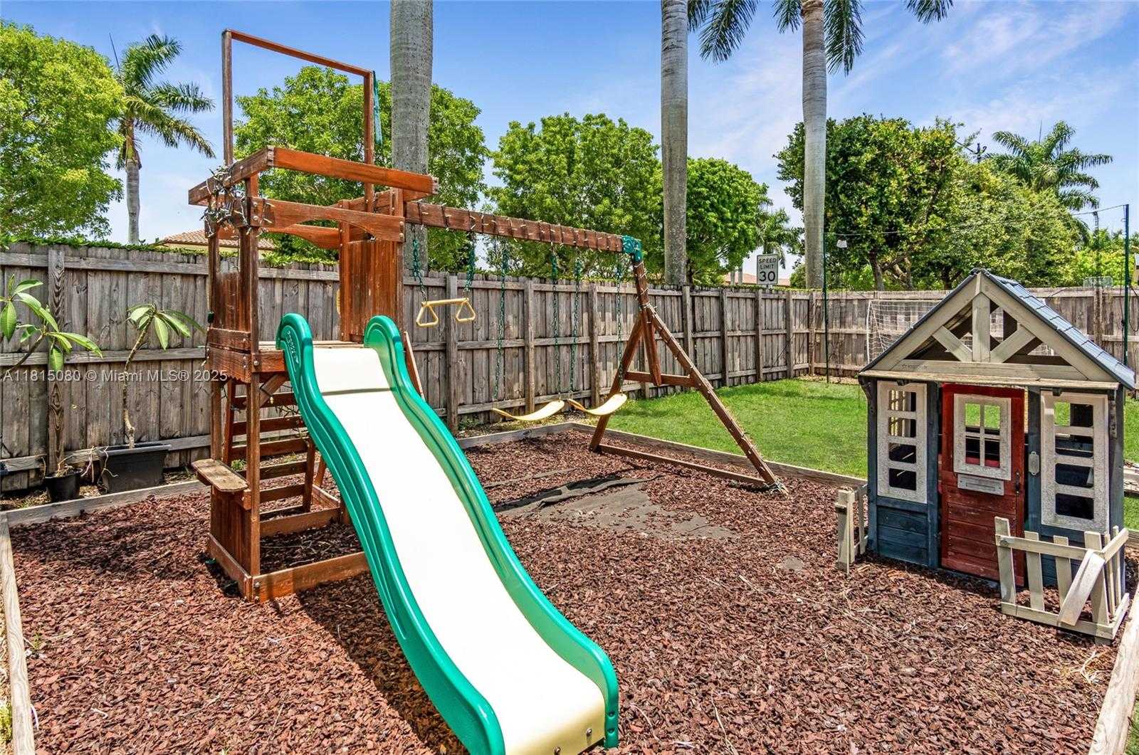 Small Image of 724 SOUTH EAST 37TH AVE, Homestead Number 8