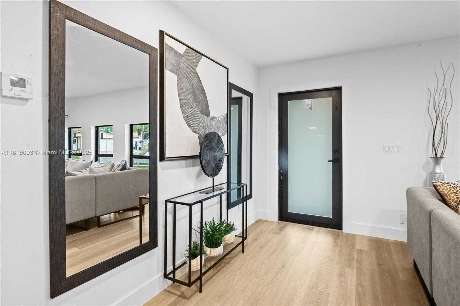 Small Image of 679 SOUTH WEST 17TH CT, Boca Raton Number 2