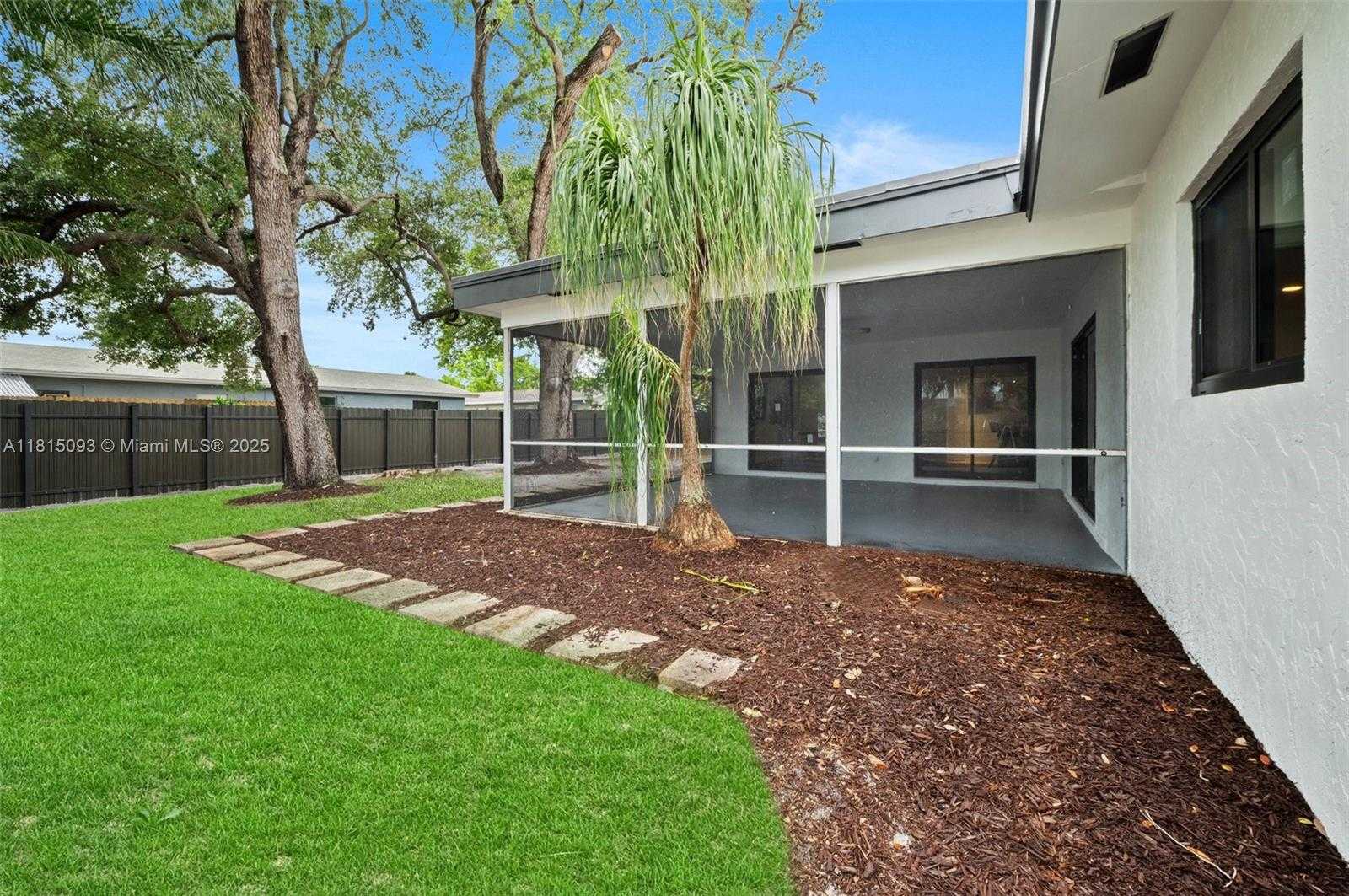 Small Image of 679 SOUTH WEST 17TH CT, Boca Raton Number 24