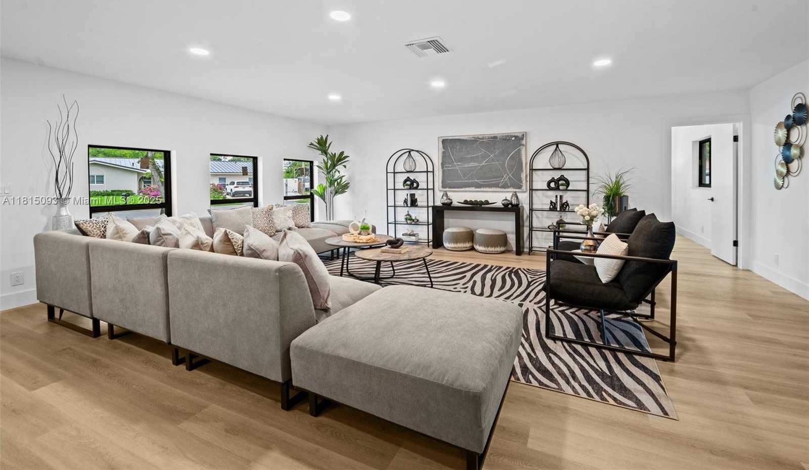 Small Image of 679 SOUTH WEST 17TH CT, Boca Raton Number 3
