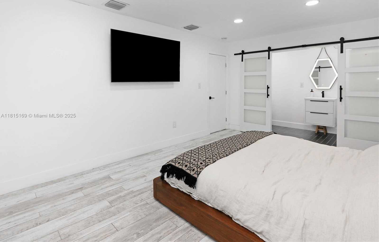 Small Image of 1611 MADISON ST, Hollywood Number 15