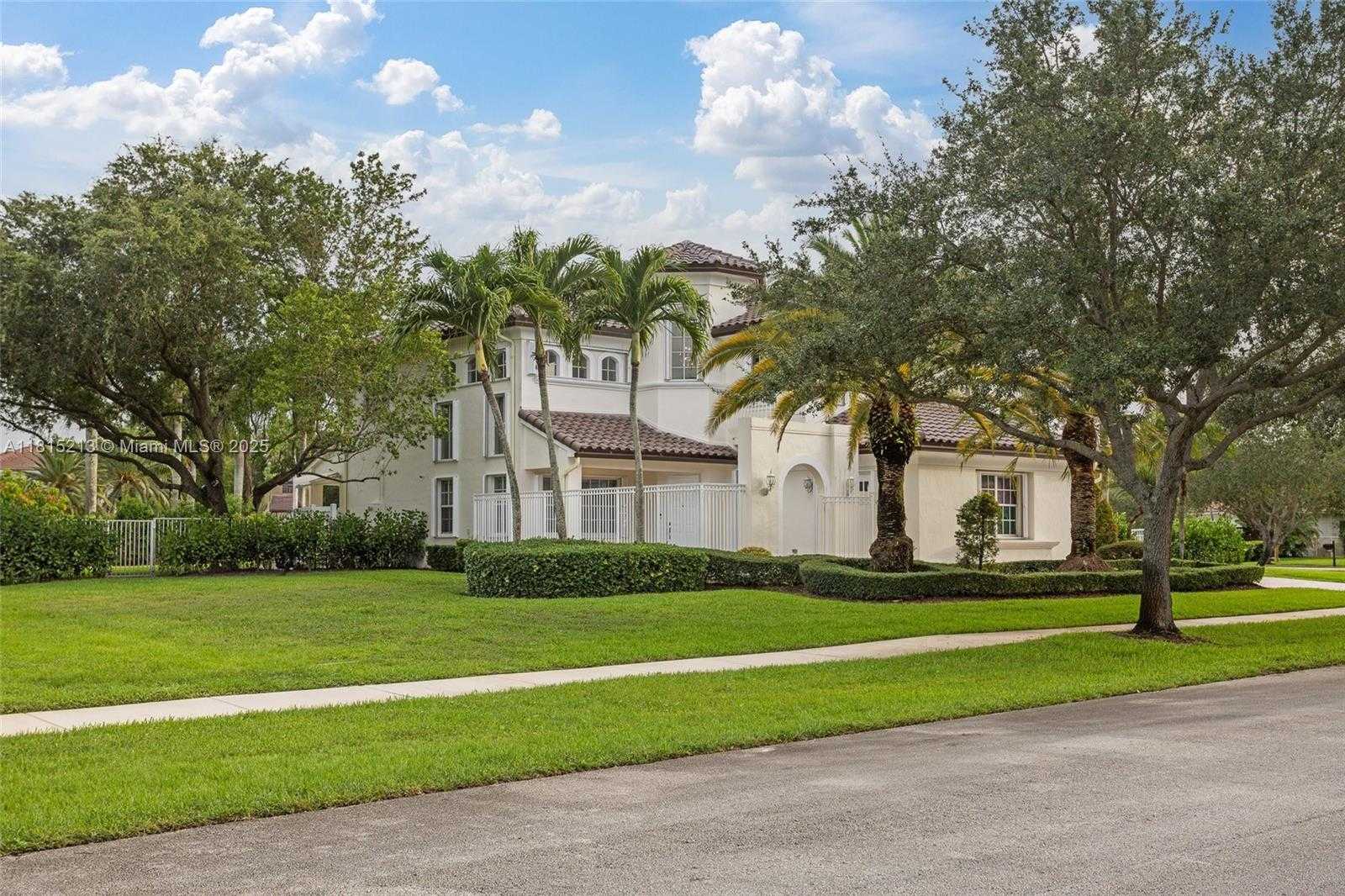 Small Image of 15852 SOUTH WEST 15TH ST, Davie Number 36