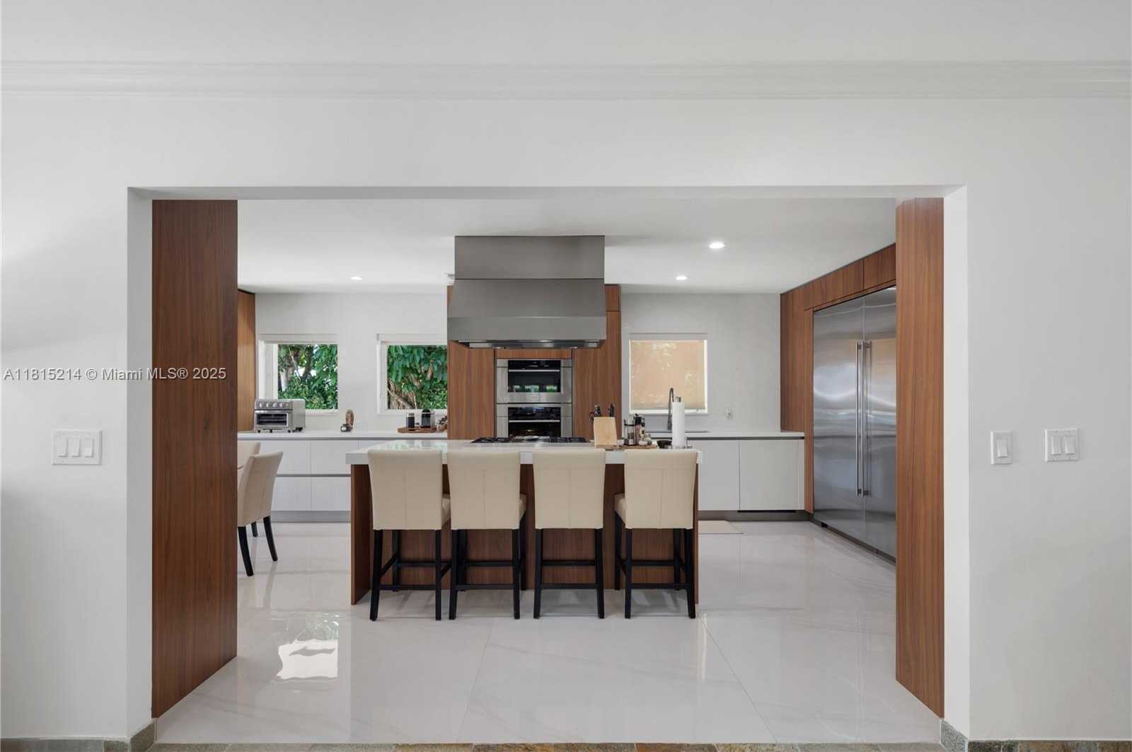 Small Image of 435 MARQUESA DR, Coral Gables Number 11