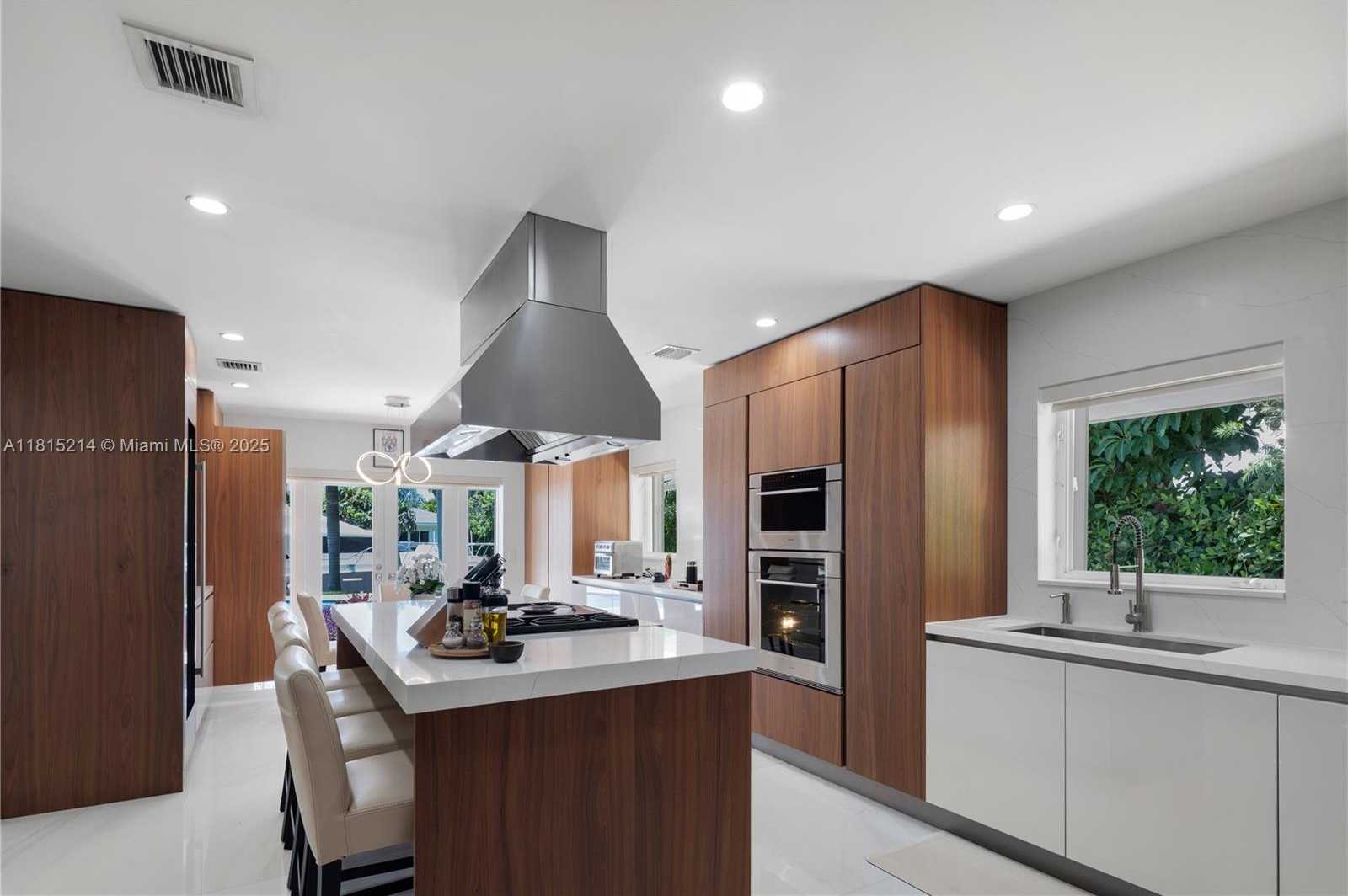 Small Image of 435 MARQUESA DR, Coral Gables Number 12