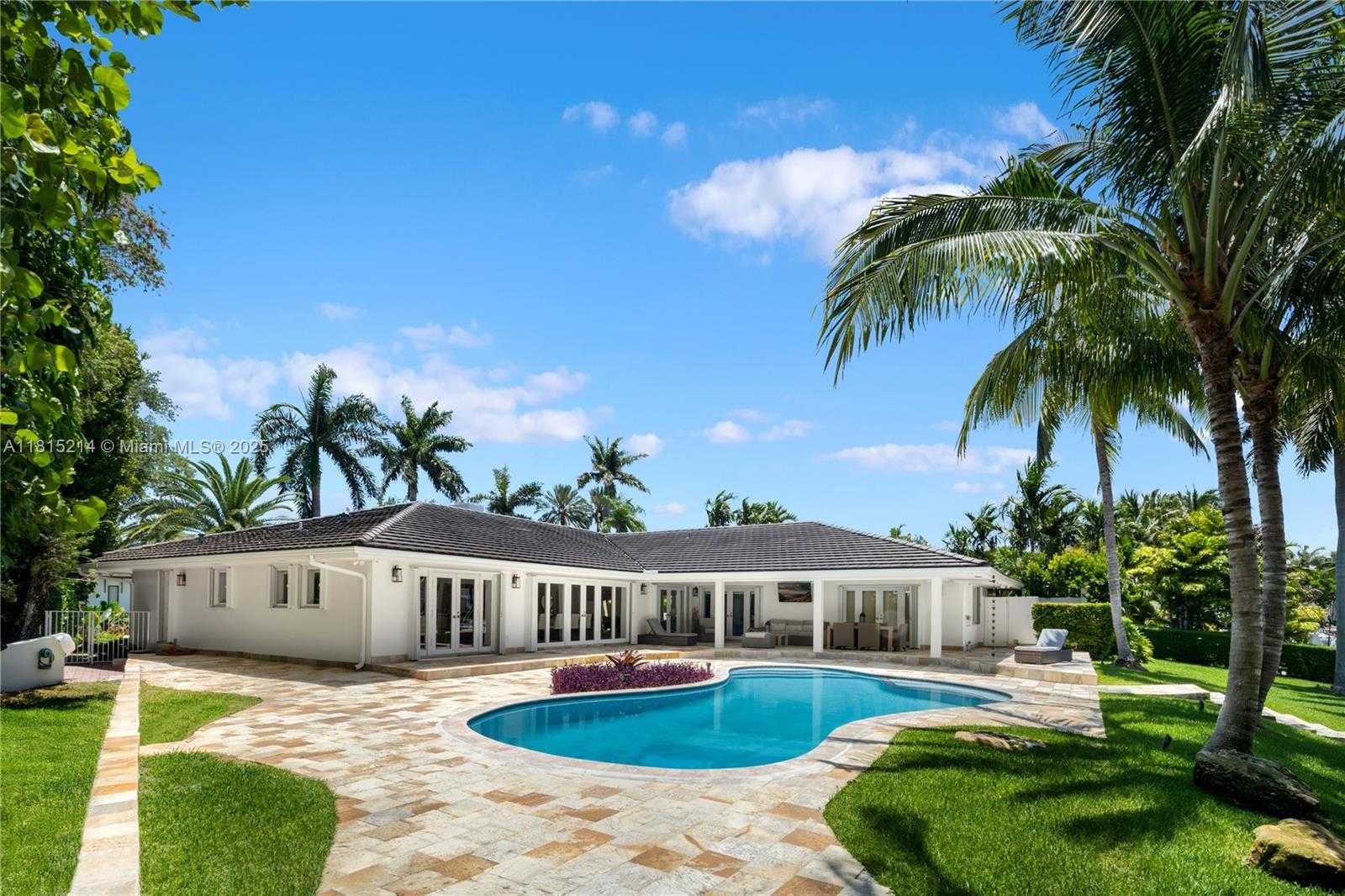Small Image of 435 MARQUESA DR, Coral Gables Number 24