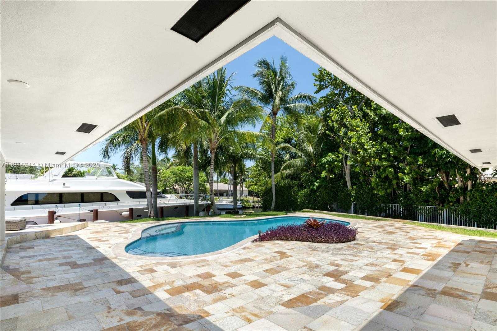 Small Image of 435 MARQUESA DR, Coral Gables Number 27