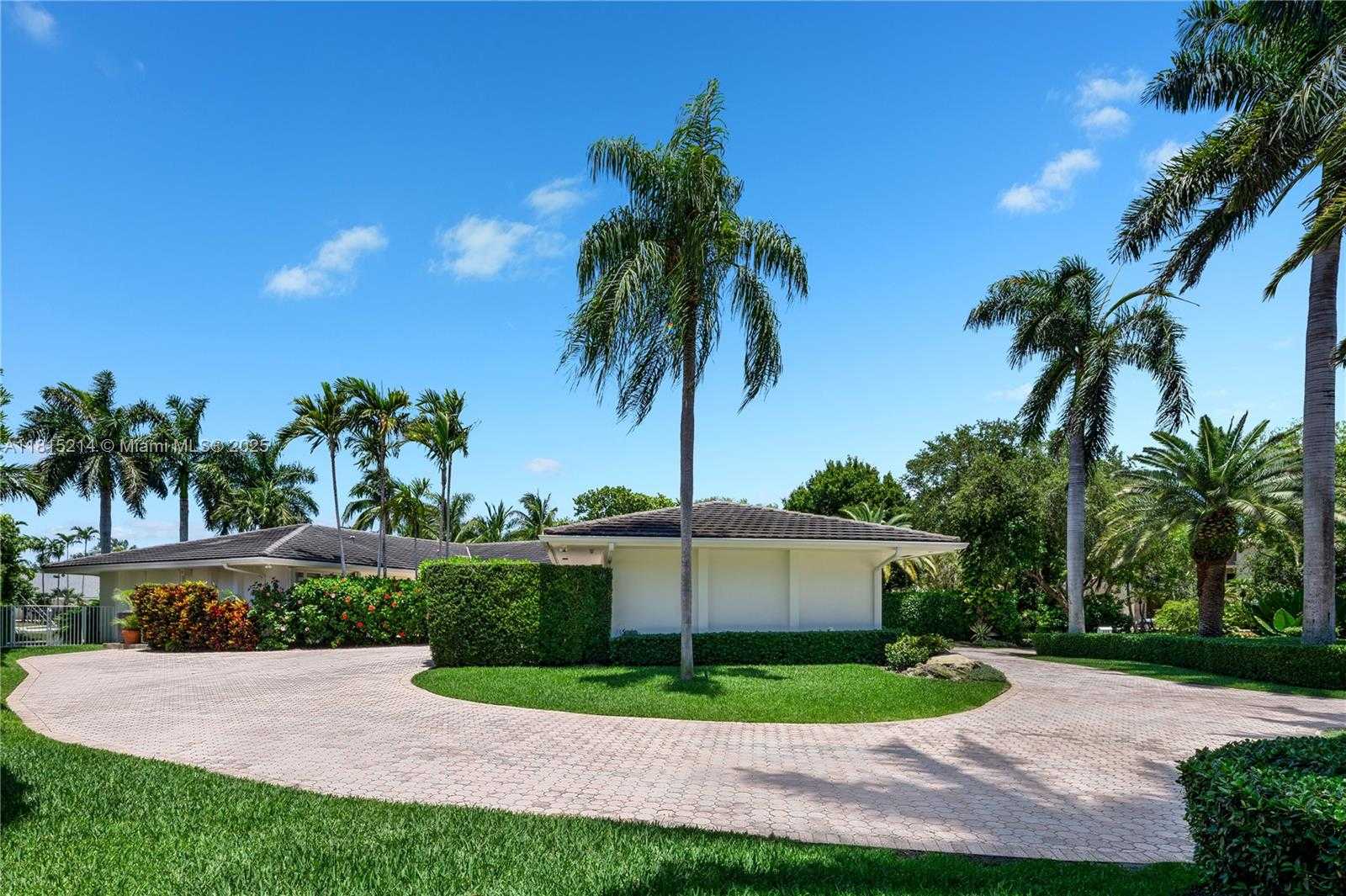 Small Image of 435 MARQUESA DR, Coral Gables Number 4