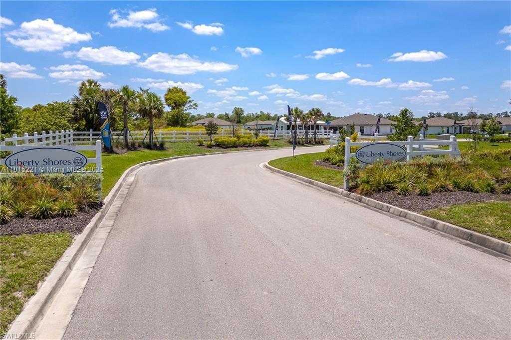 Small Image of 910 GEN GEORGE PATTON AVE, La Belle Number 44