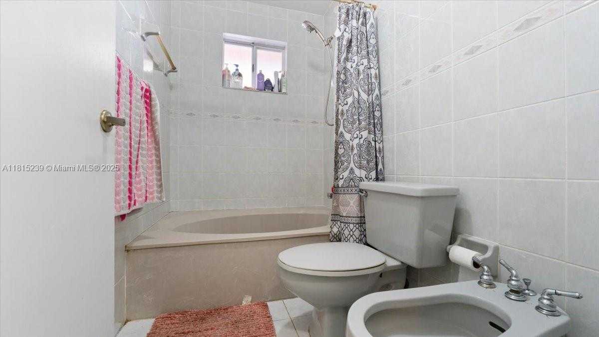Small Image of 7568 WEST 4TH CT, Hialeah Number 15