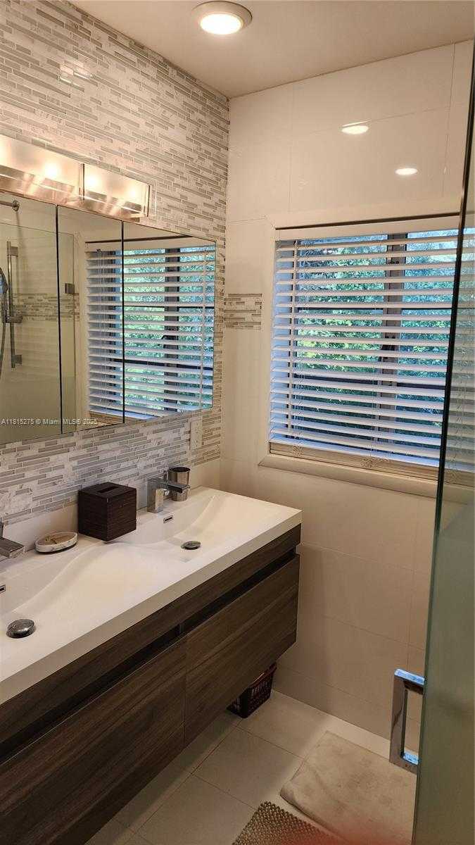 Small Image of 758 NORTH EAST 95TH ST, Miami Shores Number 8